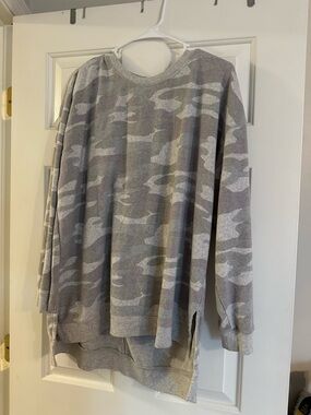 Maurices Green/Gray Camo Pullover Sweatshirt